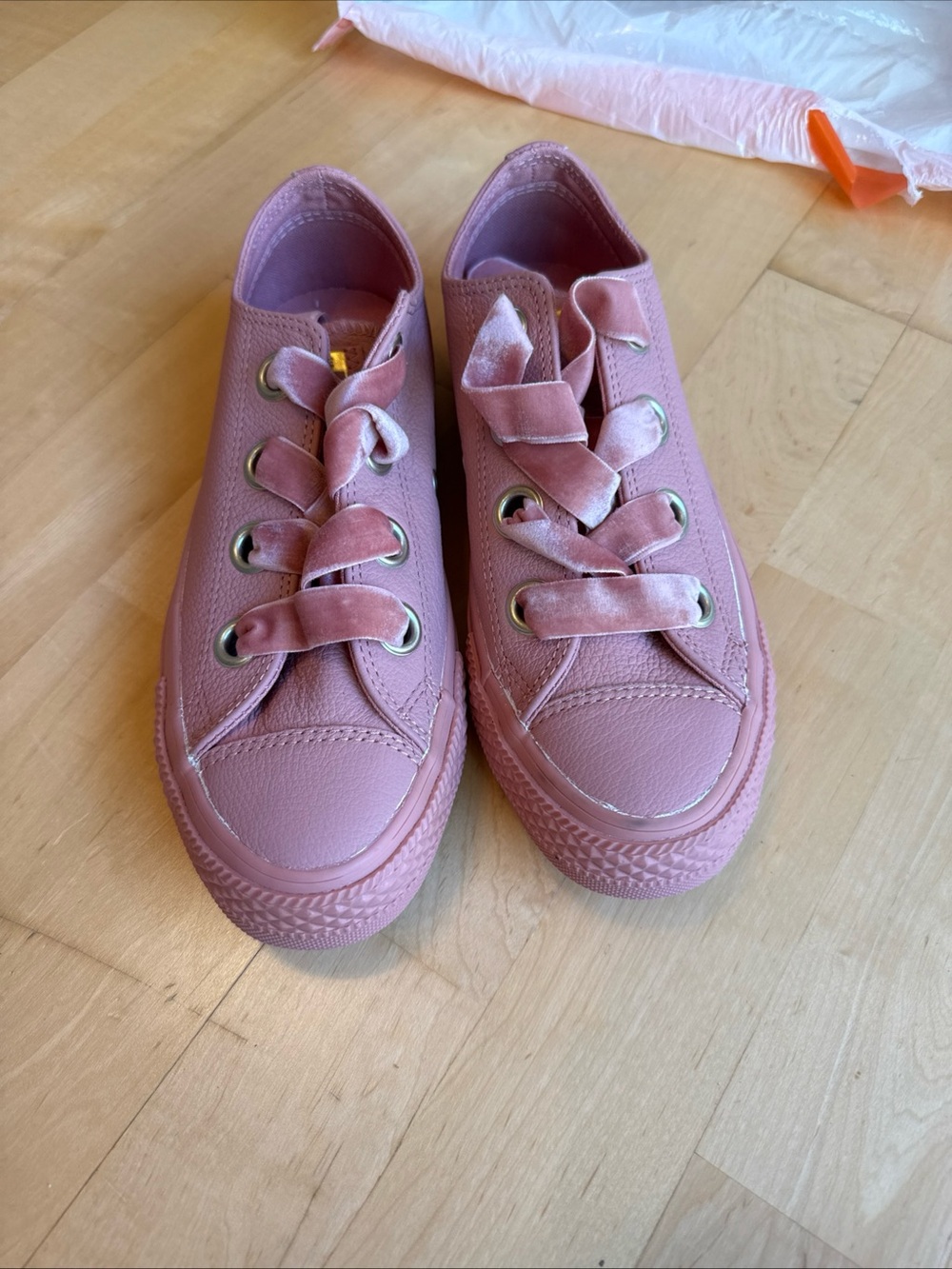 Converse Pink Velvet Lace-Up Sneakers all Star 6 women’s